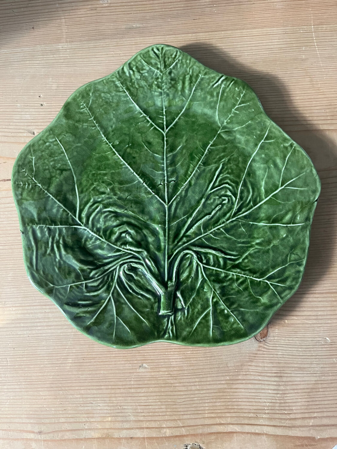 Cabbage leaf plate