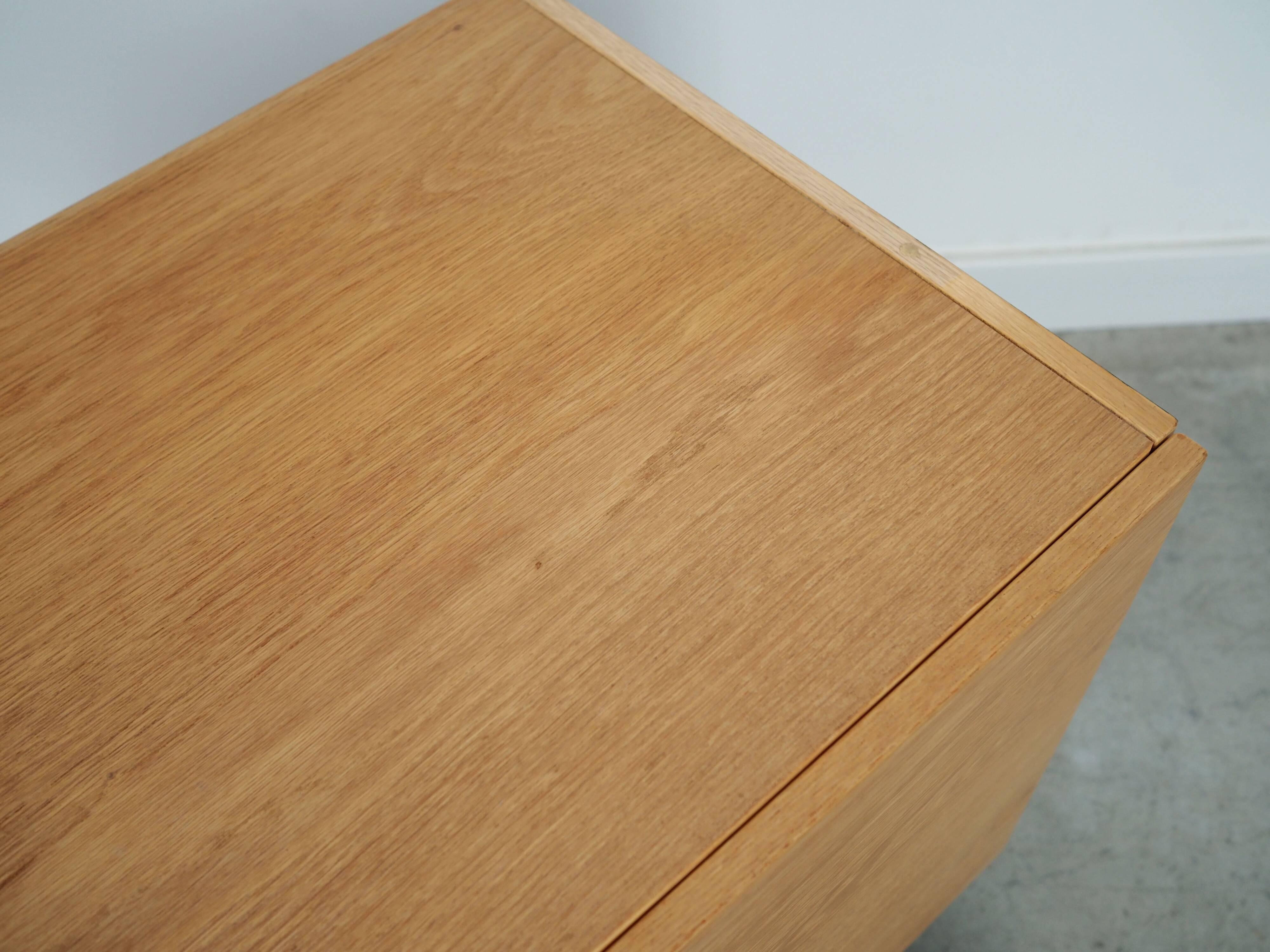 Buffet en frêne, design danois, années 1970, production : Danemark