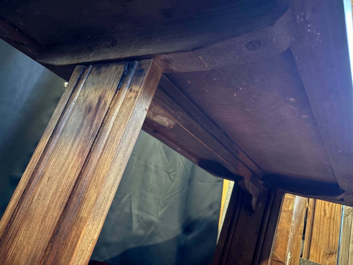 Vintage bistro table in wood and metal – Authentic & sturdy