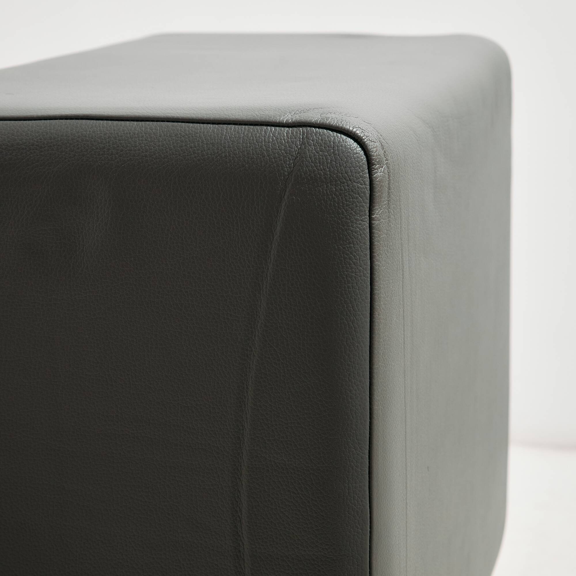 MK10490 Brix lounge chair by Kensaku Oshiro for Viccarbe