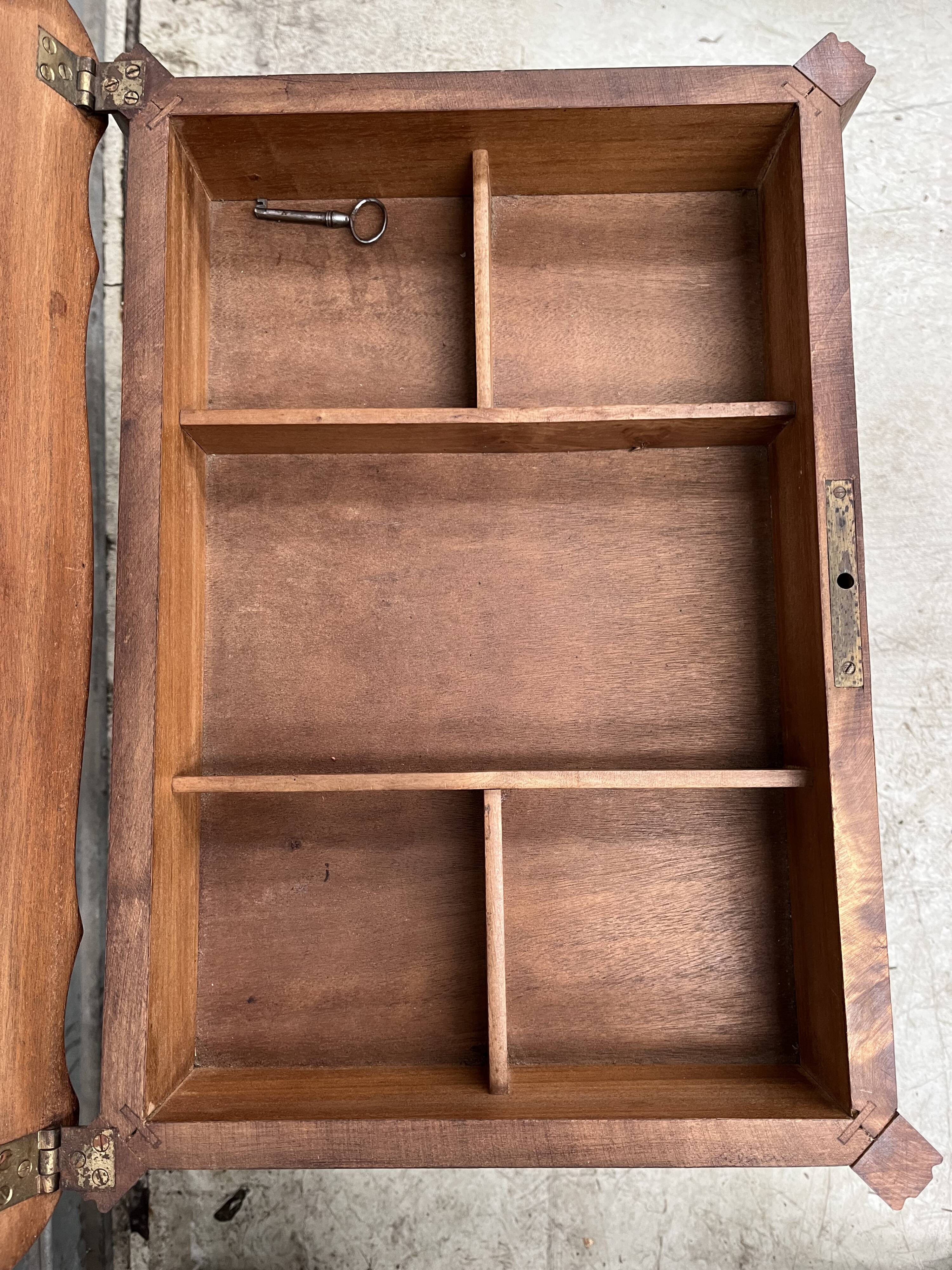 Coiffeuse en acajou de style Louis XV