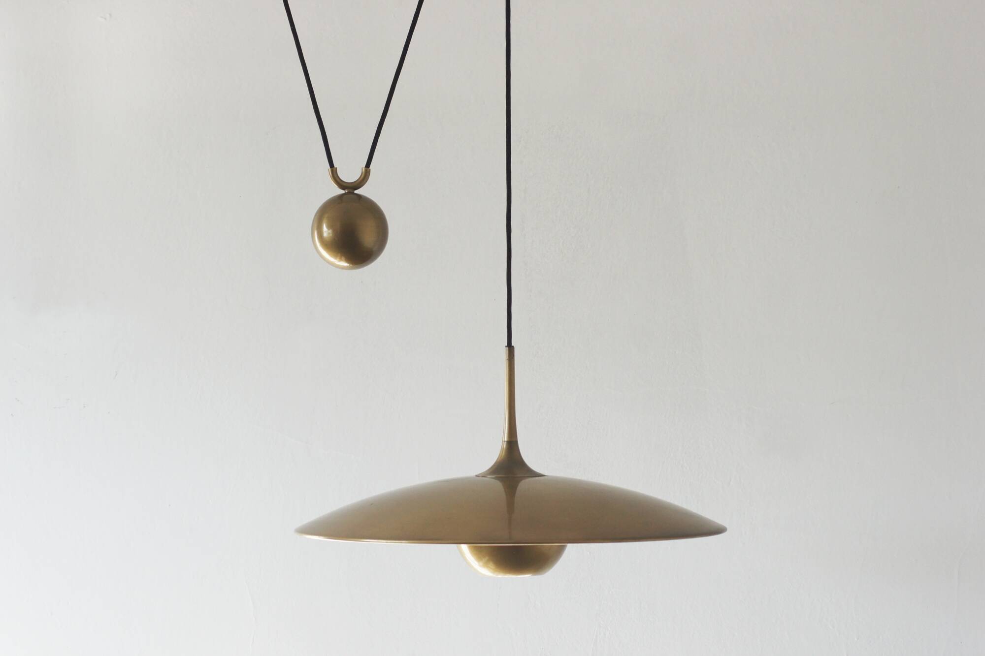 Onos 55 Counterbalance Pendant Lamp in Brass by Florian Schulz