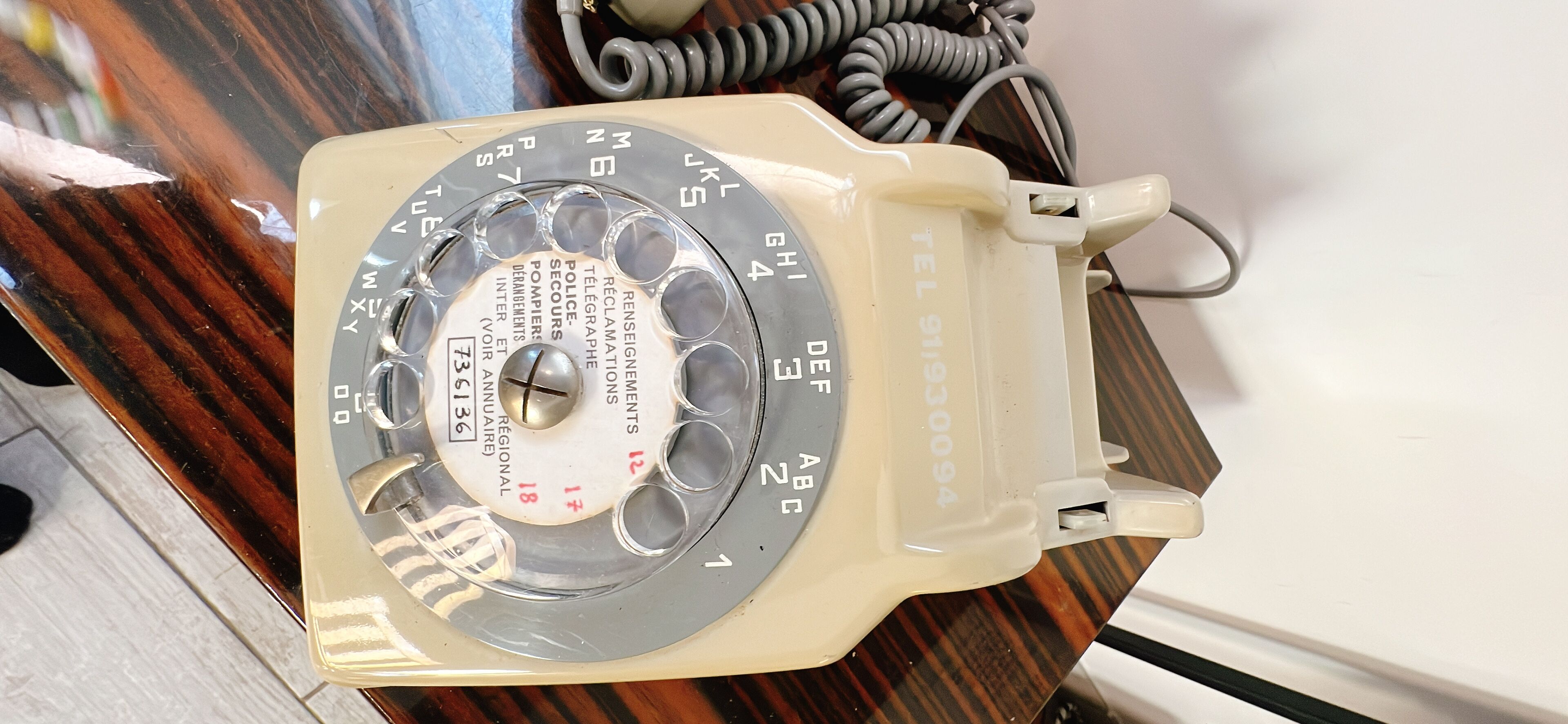 Dial phone socotel s63 green velvet trim