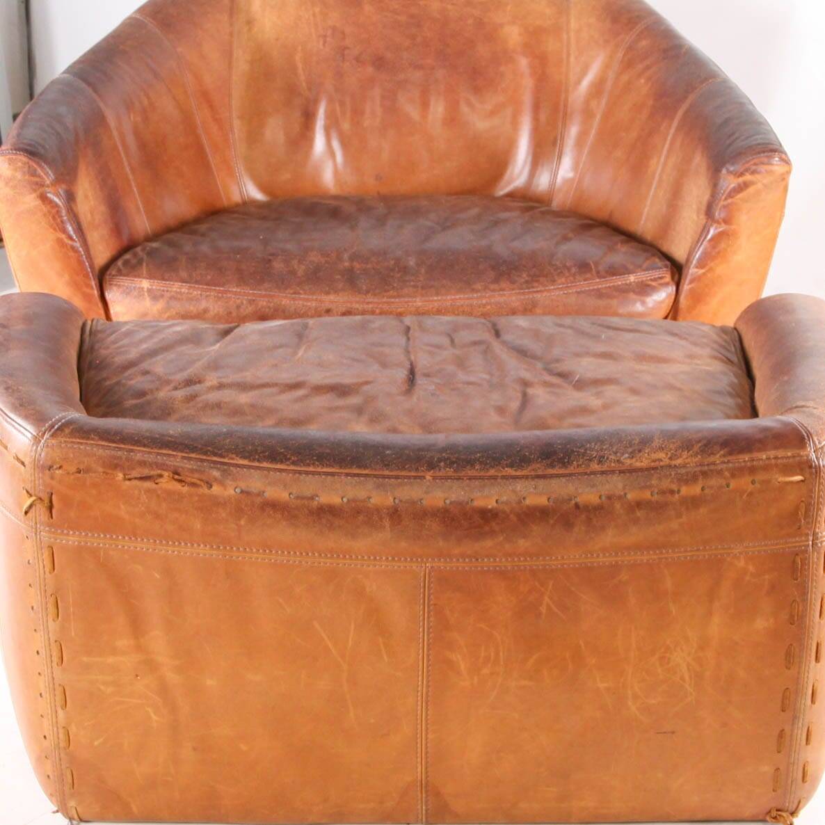 Grands fauteuil et ottoman en cuir