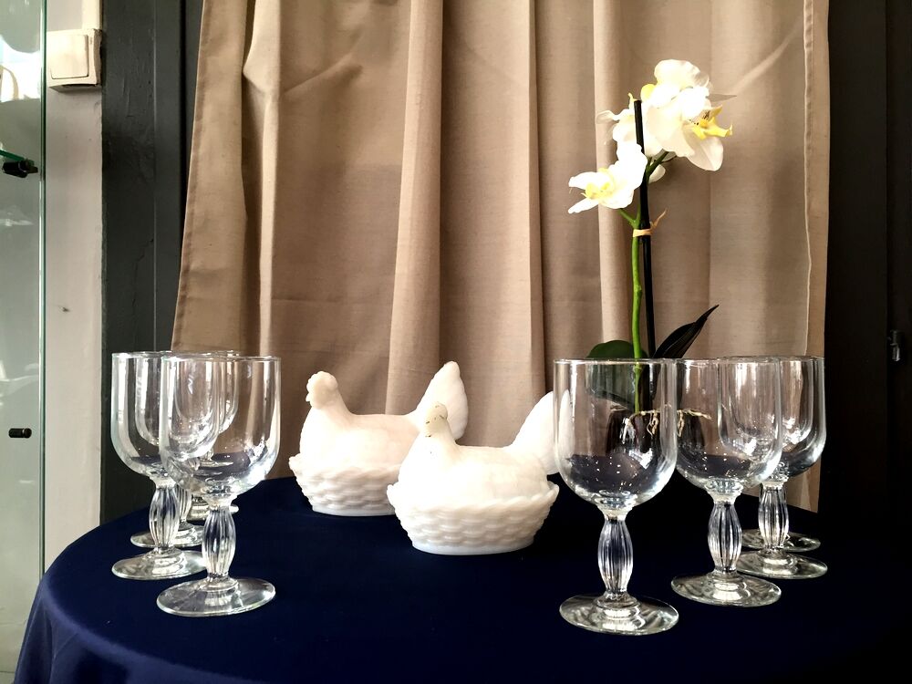 Set of 8 crystal wine glasses
