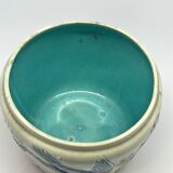 Small pot-pot in dabbling