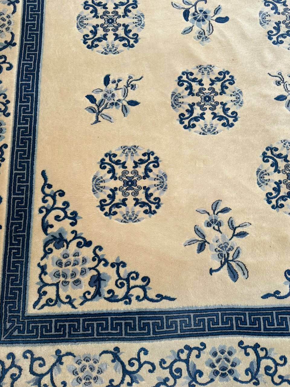 Large Chinese wool rug 200 x 310 cm — Blue & beige (Beijing style)