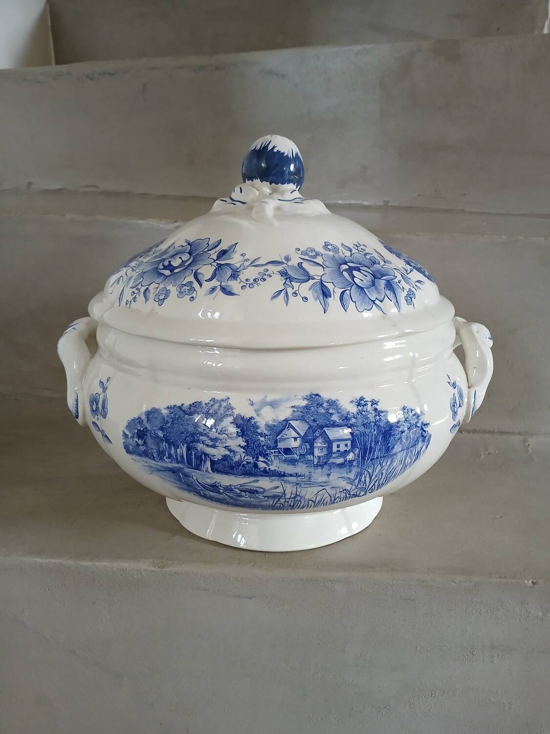 Antique soup tureen Sarreguemines