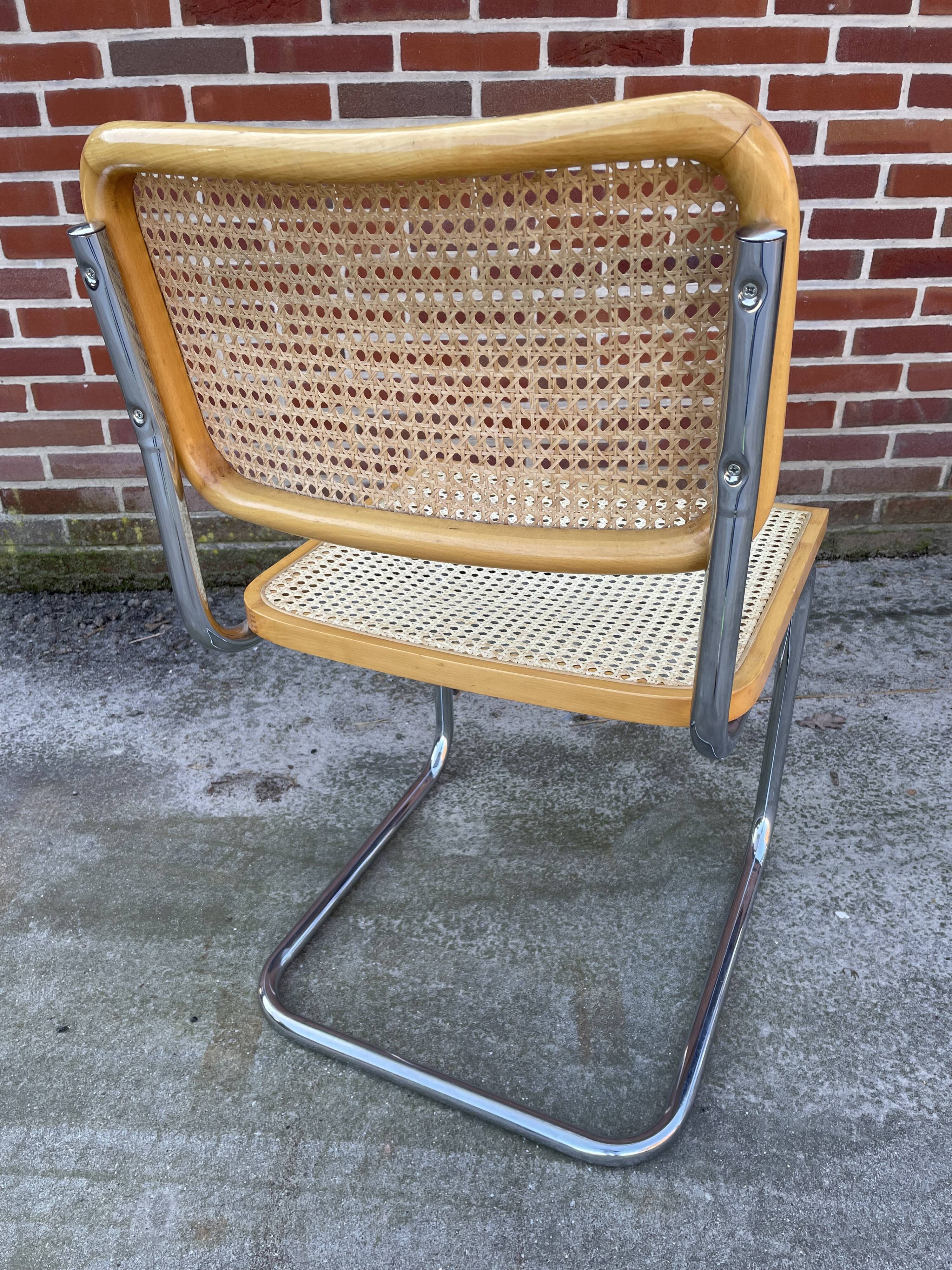 Chaise design Cesca modèle b32 en chrome