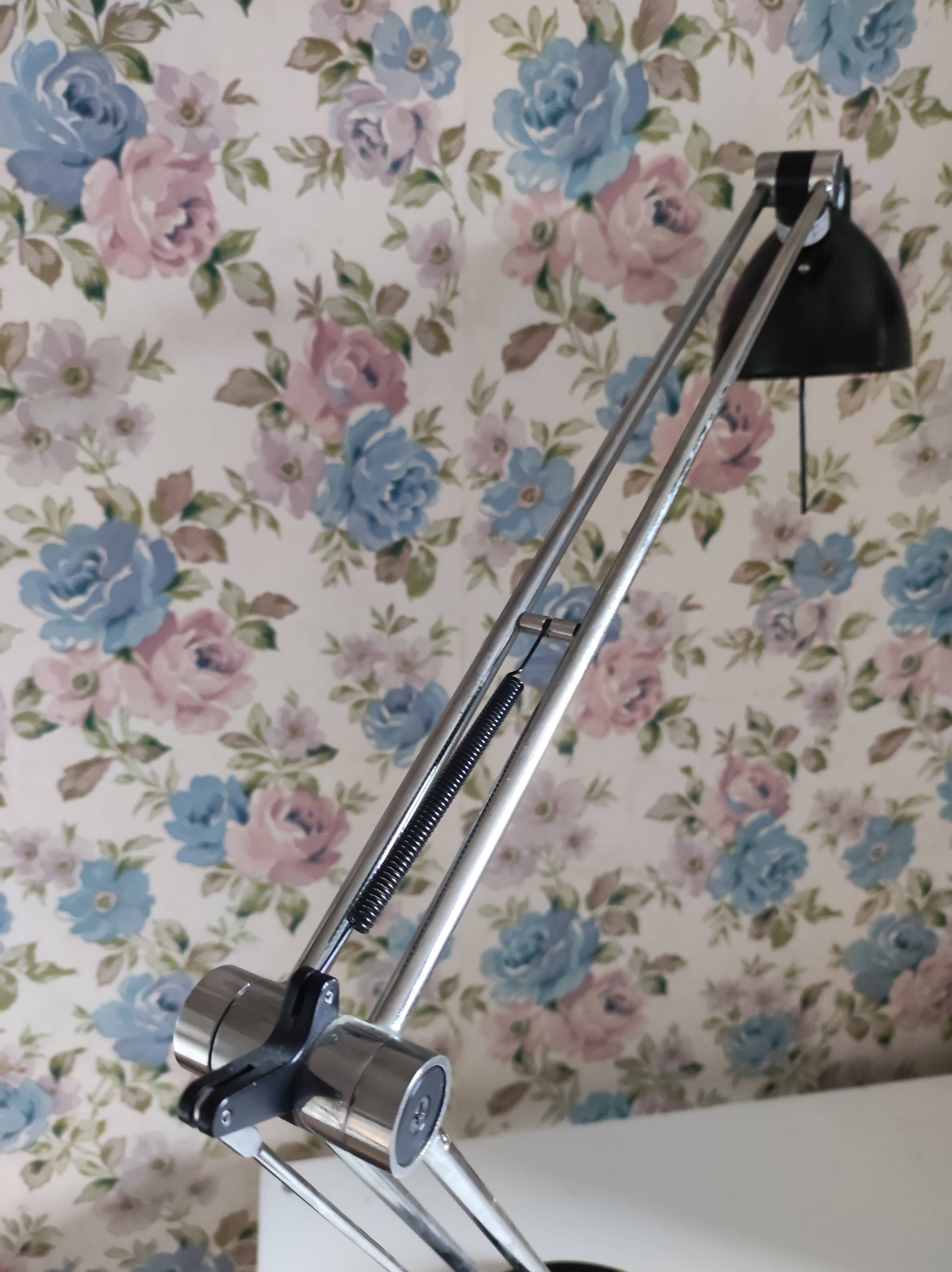 Articulated desk lamp style workshop architect