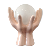Lampe en forme de main tenant globe