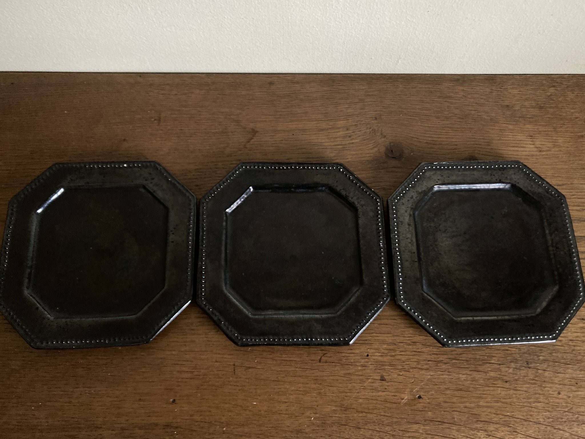 Set de 3 assiettes terre vernissée octogonales perles Biot 1950