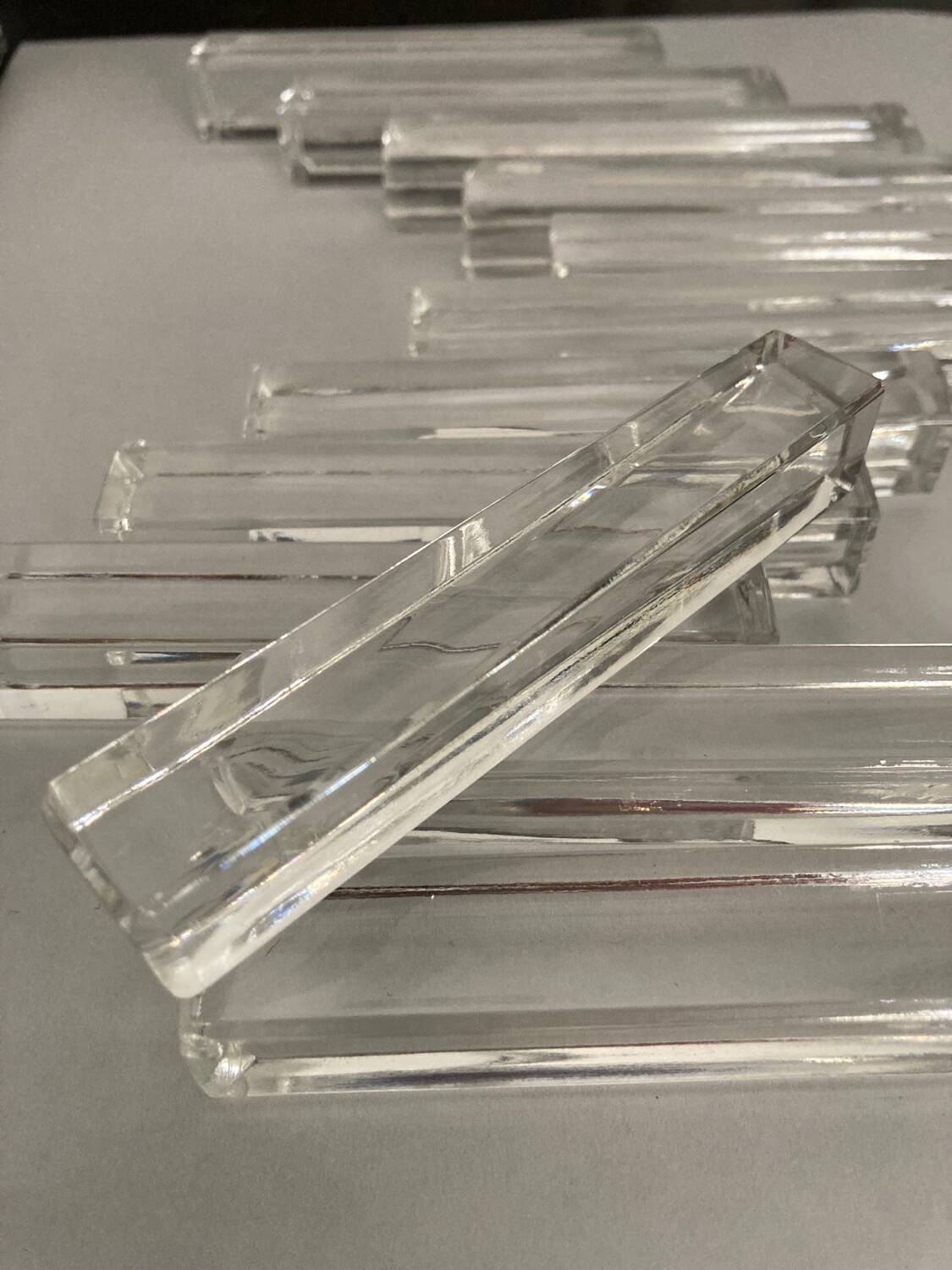 Box of 12 minimalist crystal knife holders