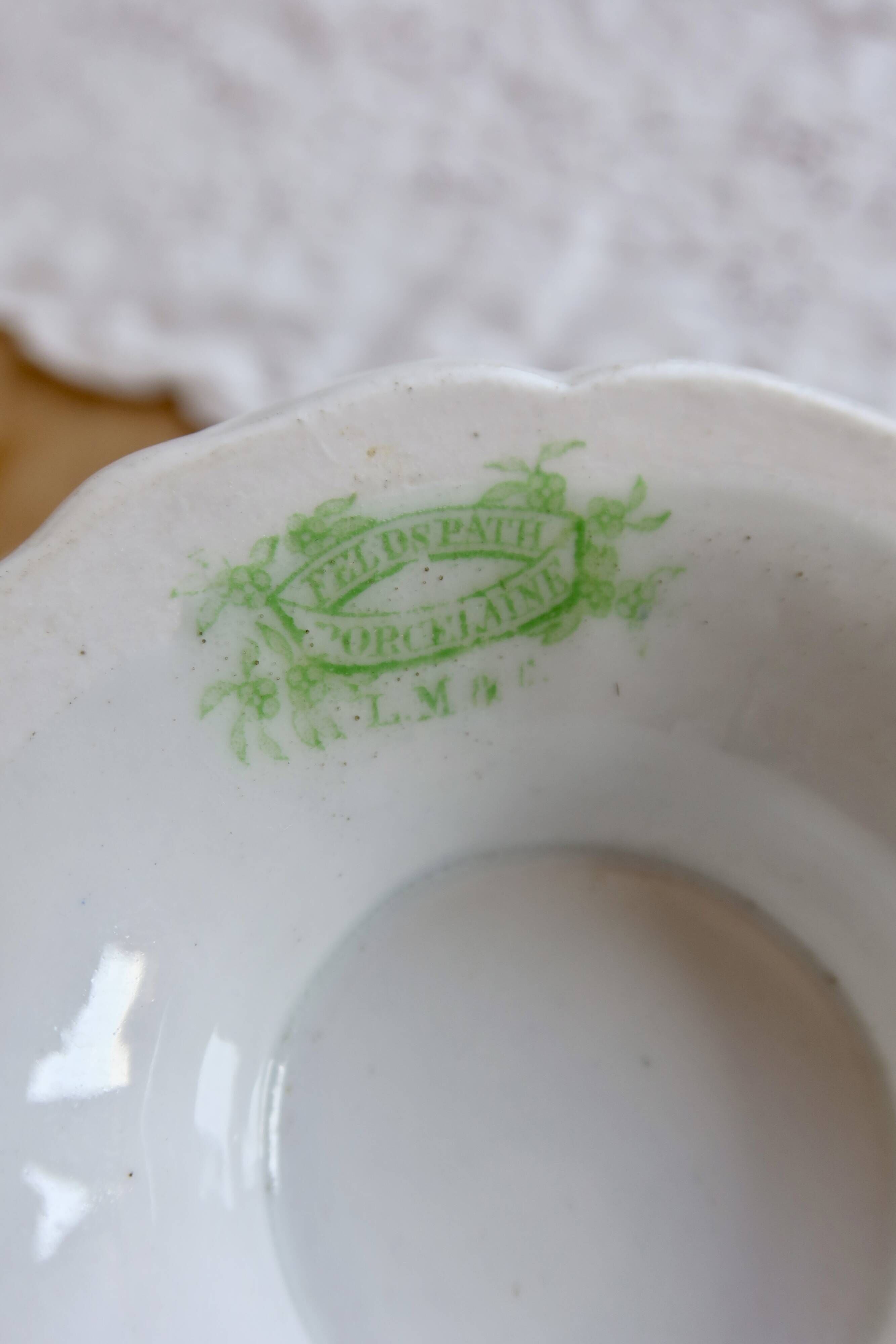 Small vintage vegetable dish English faience Feldspath