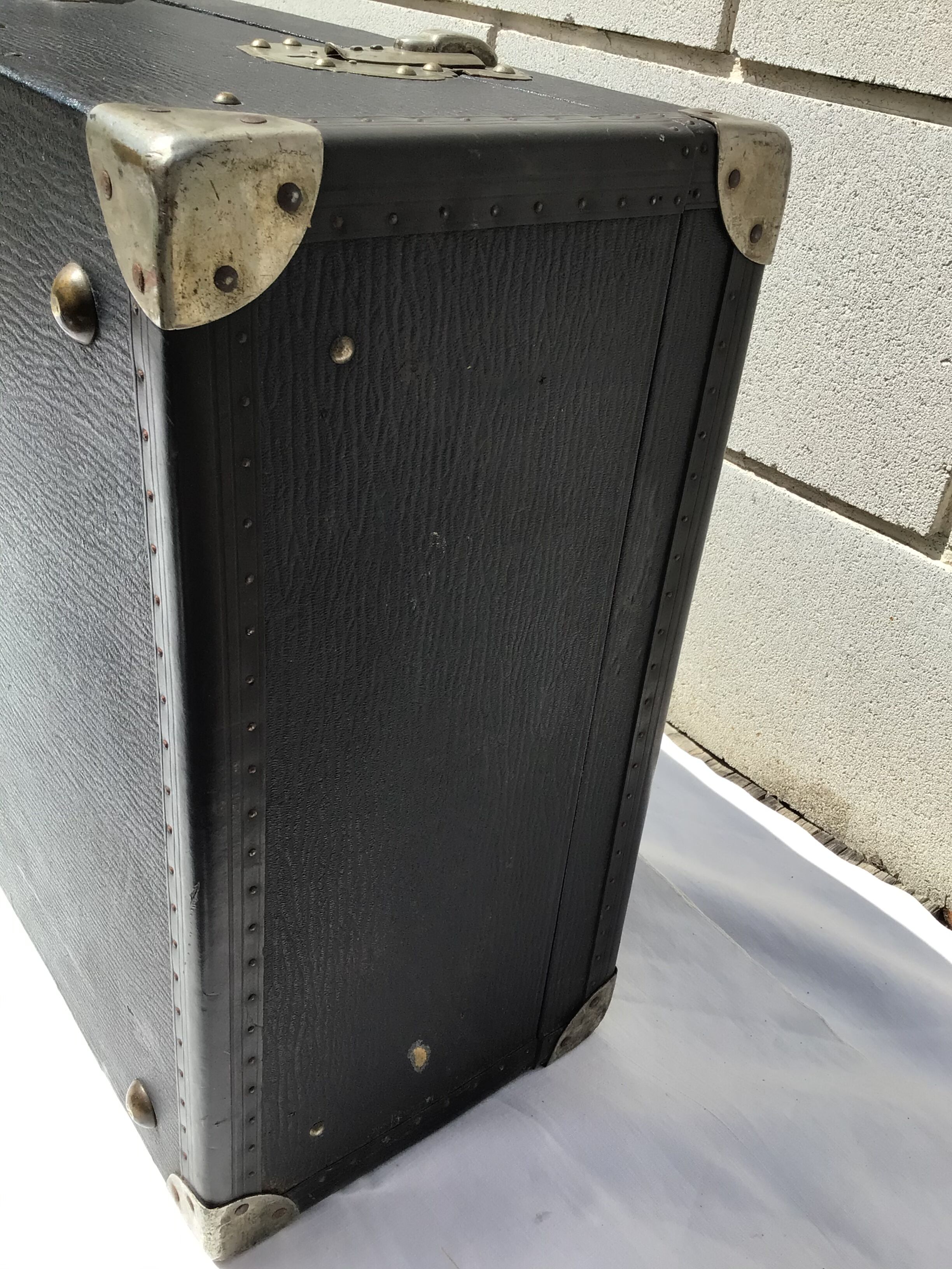 XXL wood trunk case