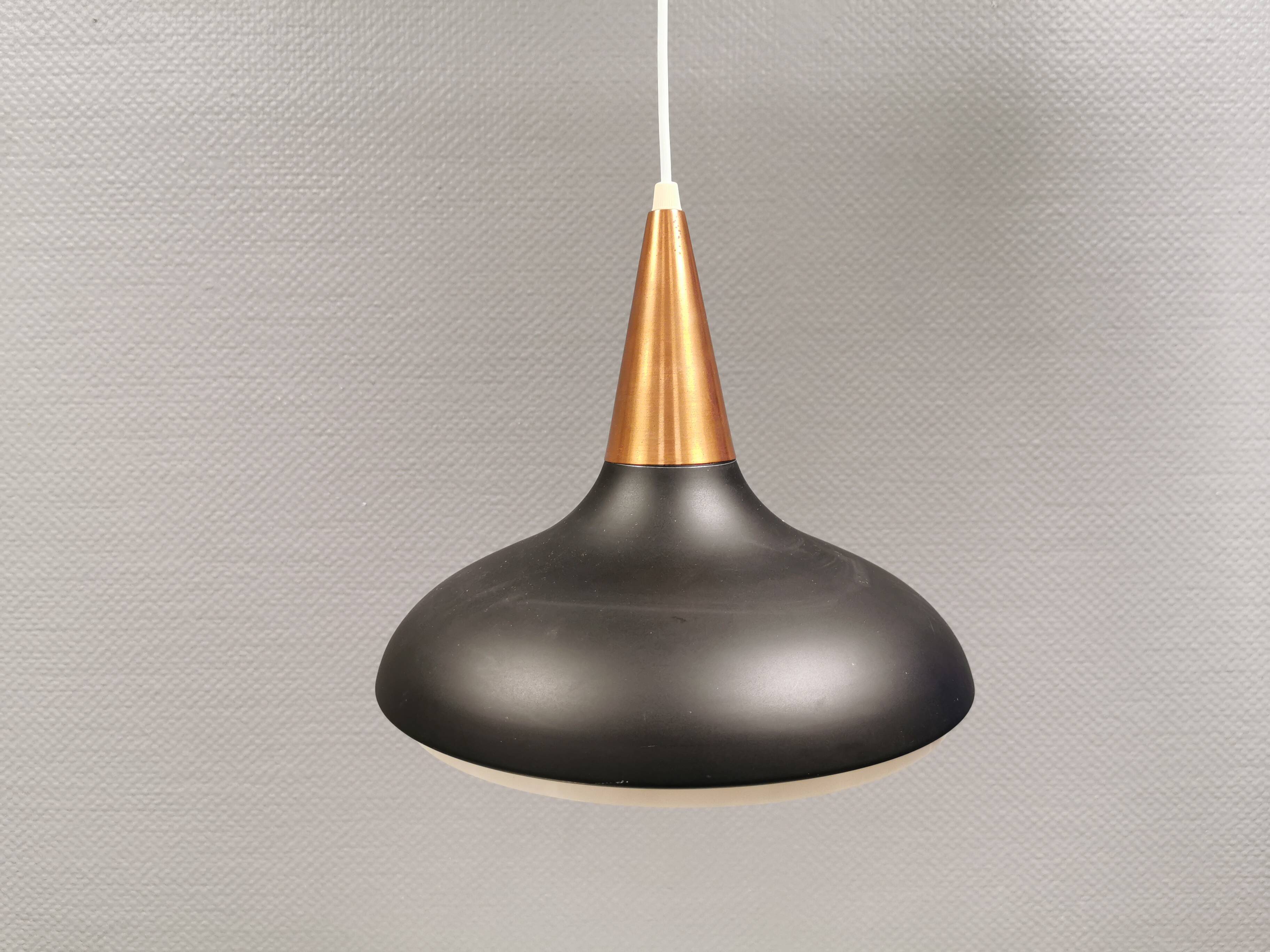 Hanging lamp from the 1970s Denmark.