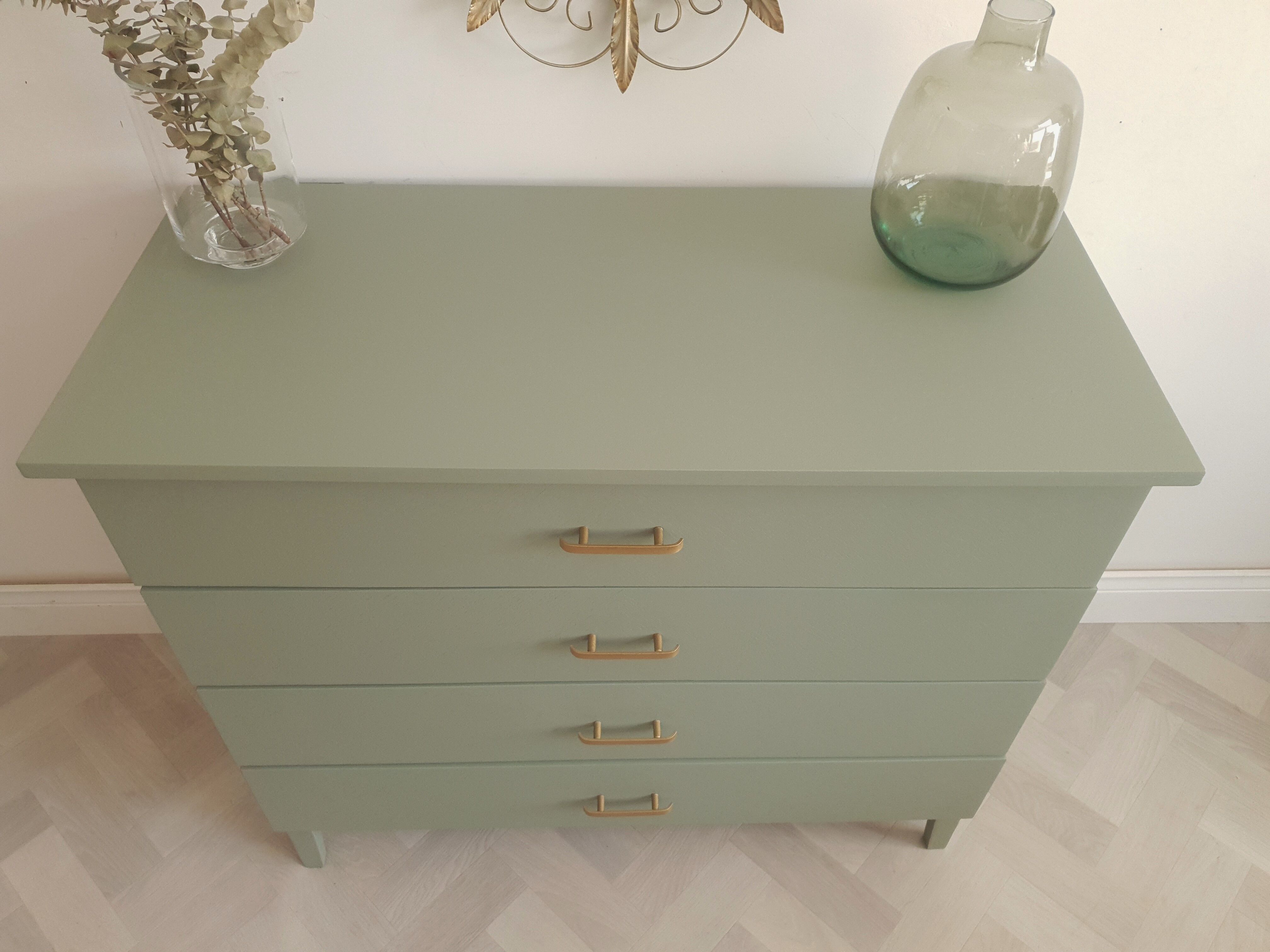 Grey Green Commodity