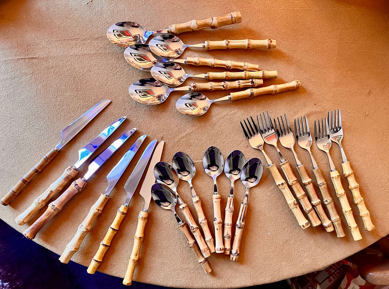 Vintage cutlery set in stainless steel and bamboo