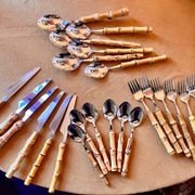 Vintage cutlery set in stainless steel and bamboo