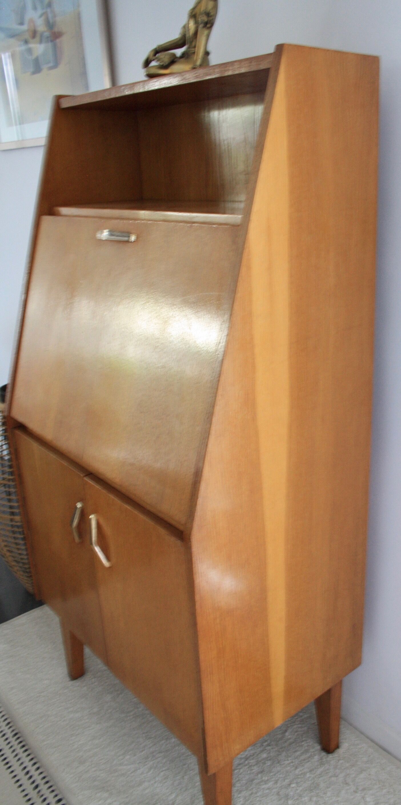 Secretary compass feet