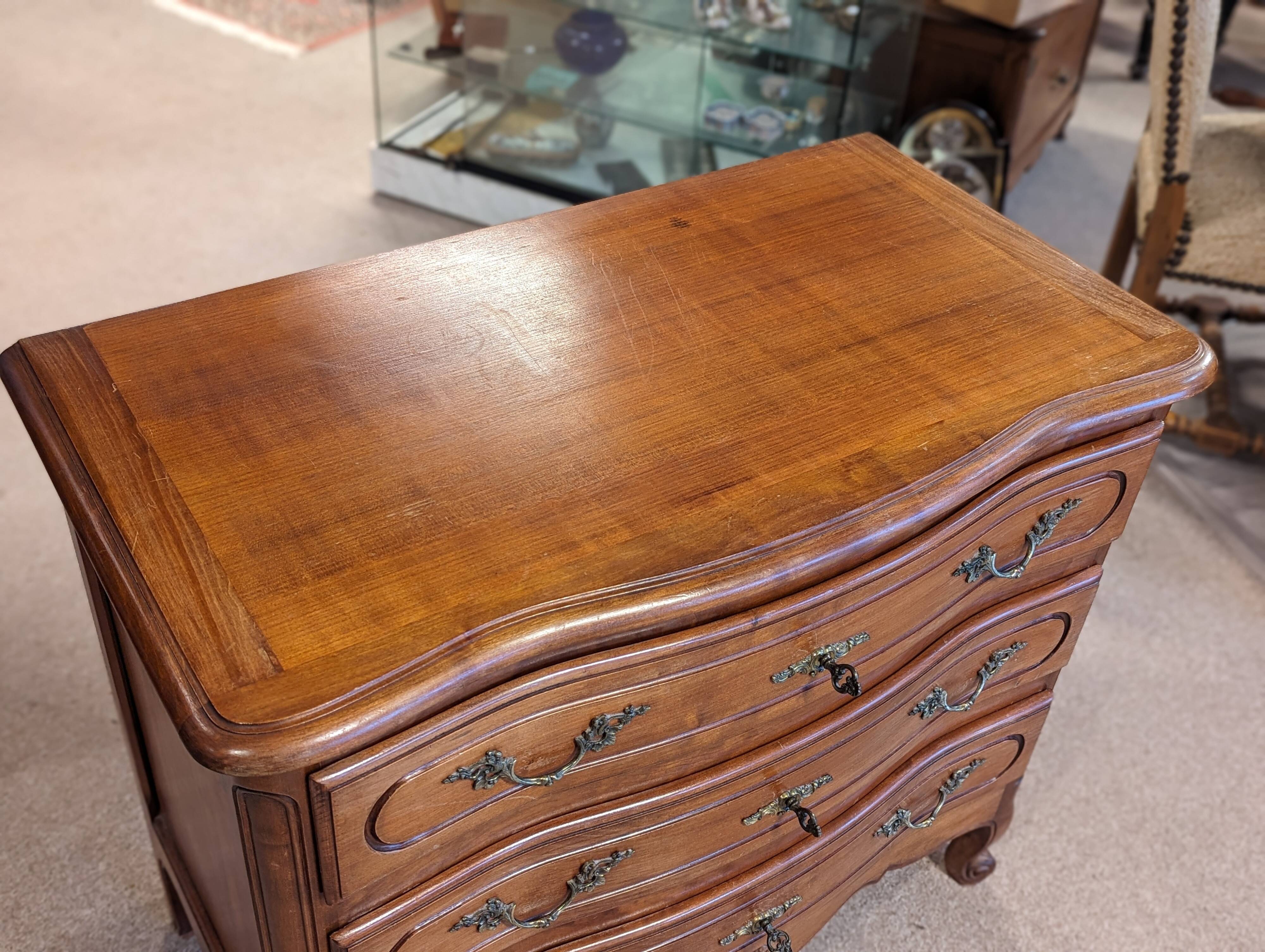 Commode de style louis xv
