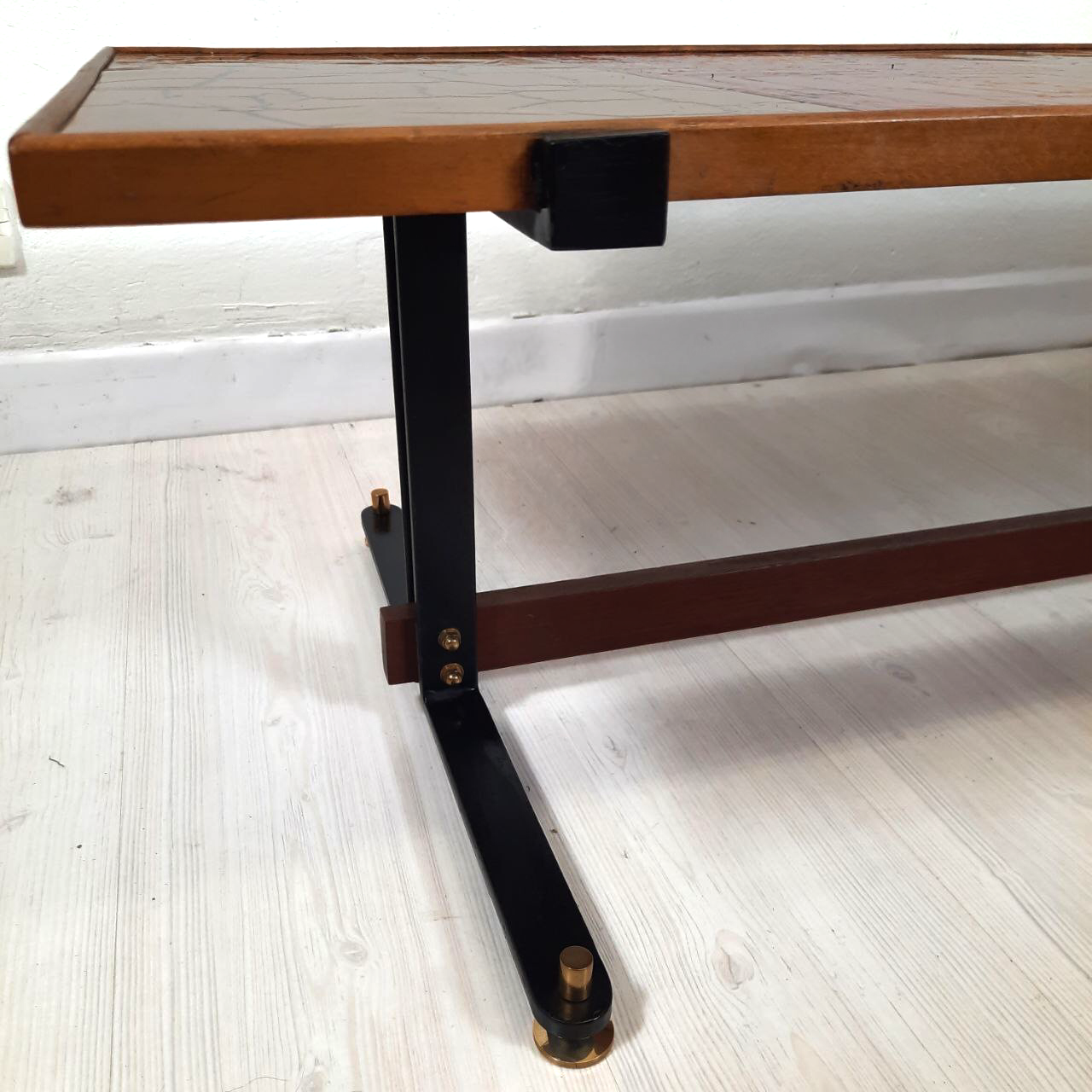 Coffee table 60s top enamelled color red and gold, metal and brass base.