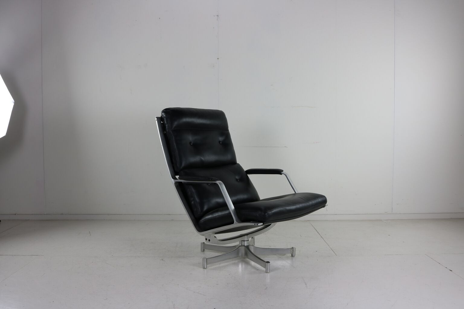Fabricius and Kastholm black leather lounge chair FK 85 for Kill International
