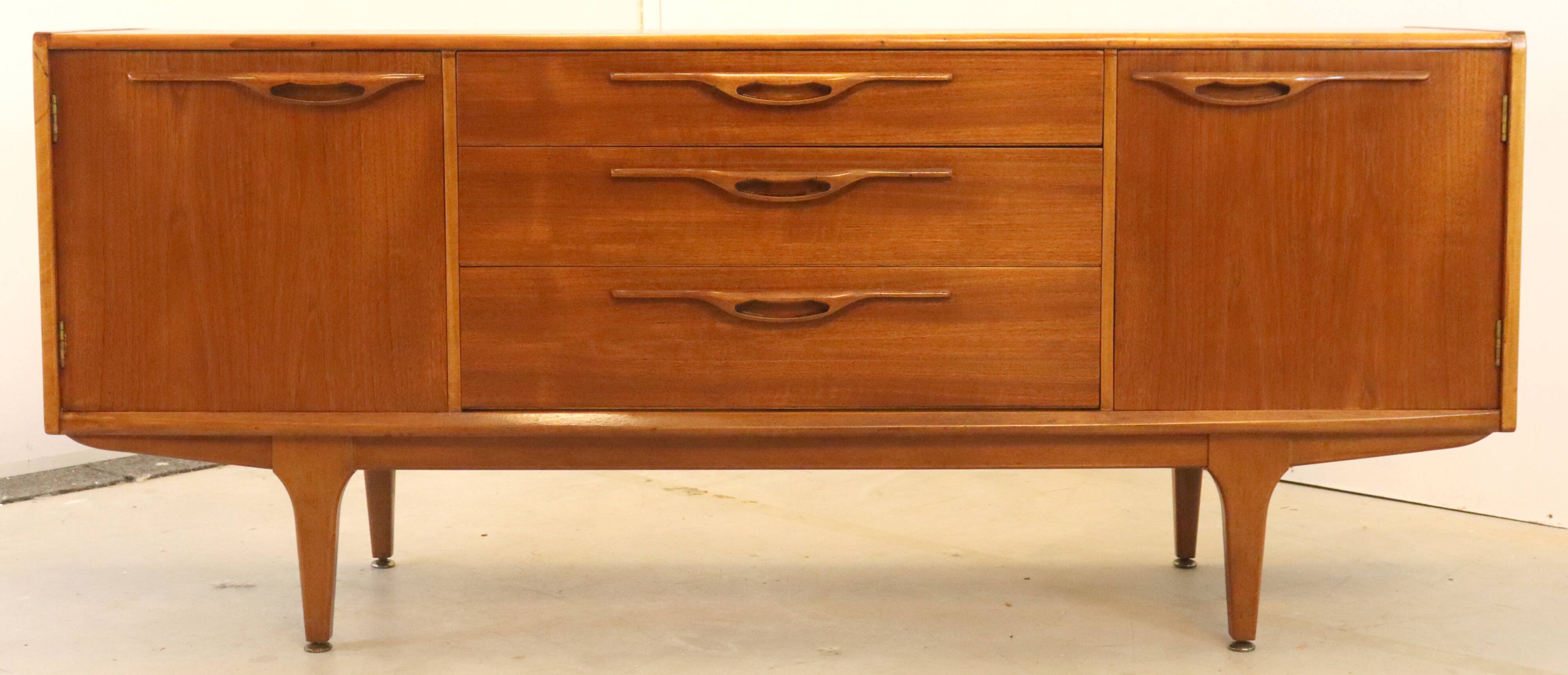 mid century modern teak Jentique sideboard 'Eyton' | 165.5 cm