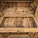 Armoire homme debout
