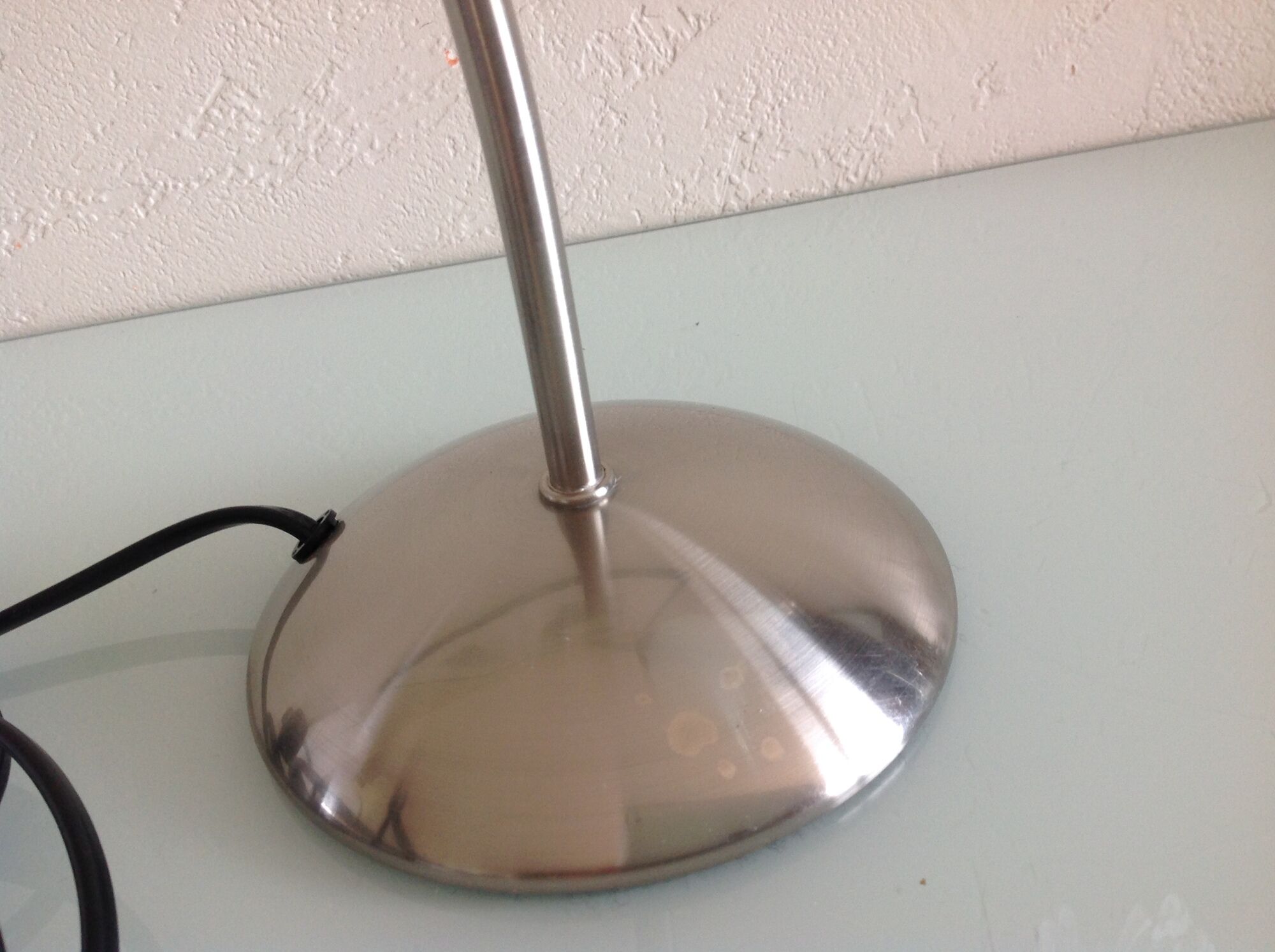 Bedside lamp in metal and frosted glass art deco style