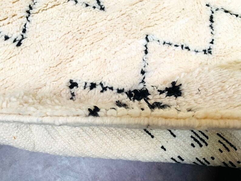 Traditional Moroccan Berber rug handmade size 150 x 250 cm