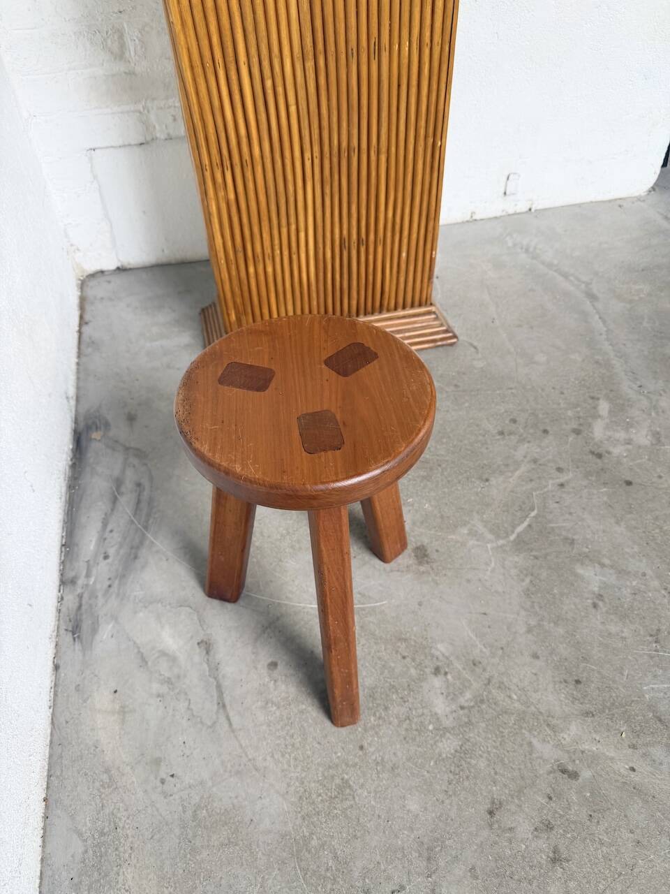 Tripod stool elm