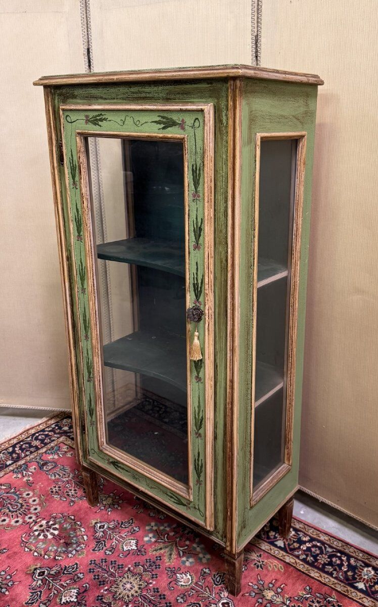Venetian display cabinet in painted wood