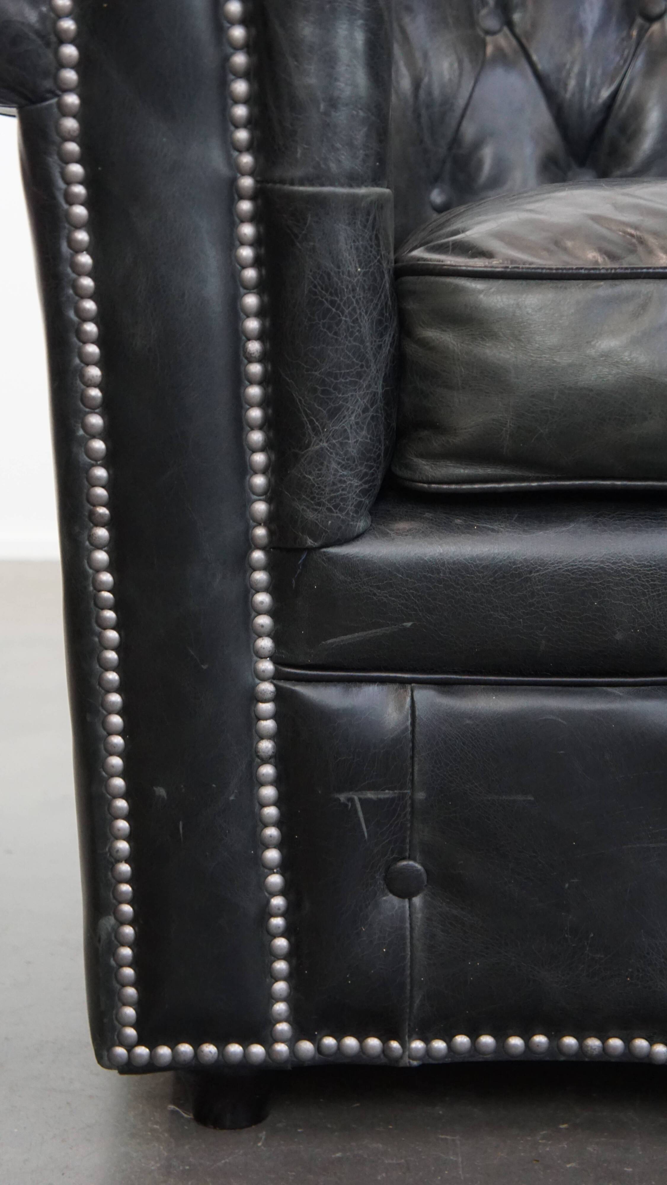 Set of 2 black Chesterfield armchairs in grained cowhide leather