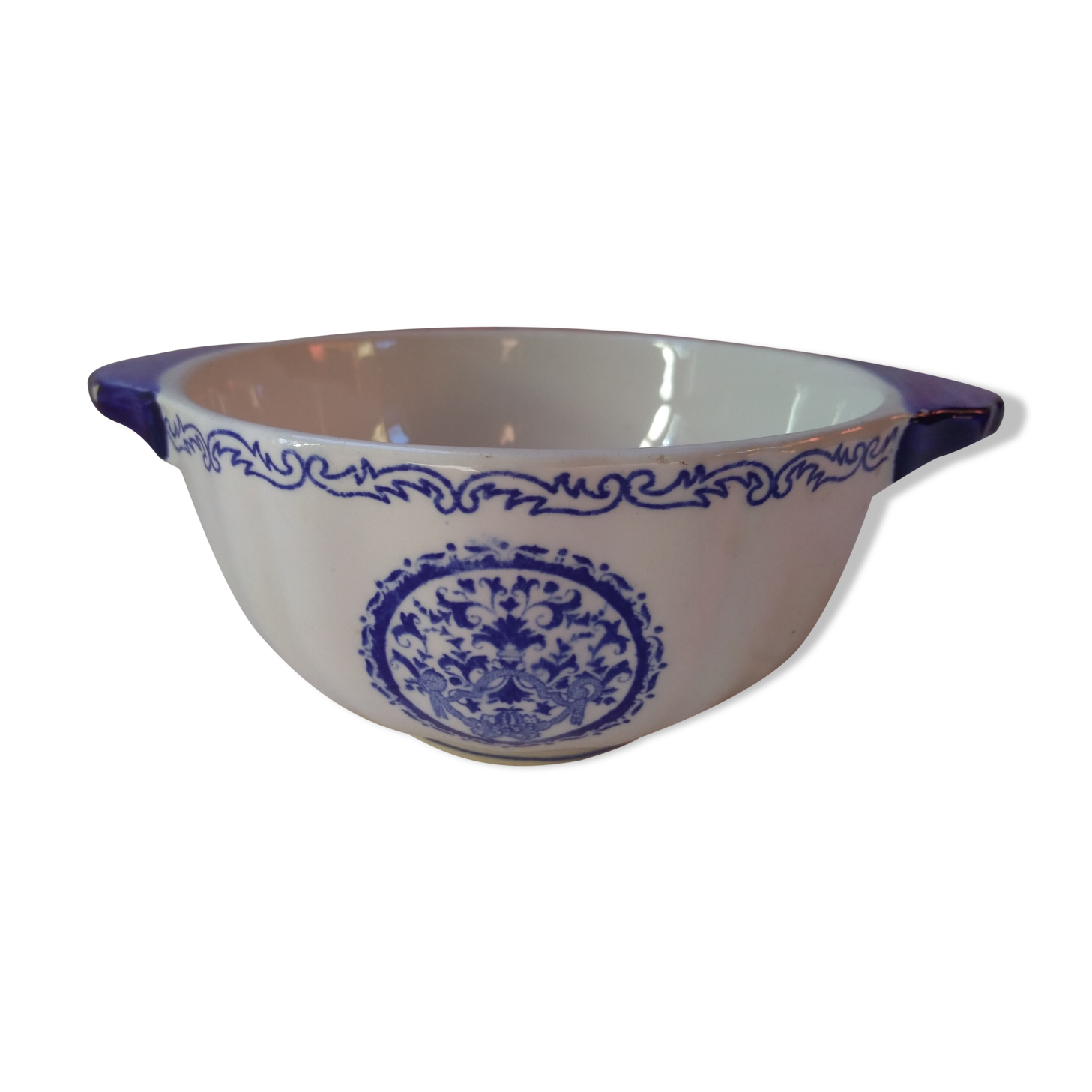 Old Gien eared bowl