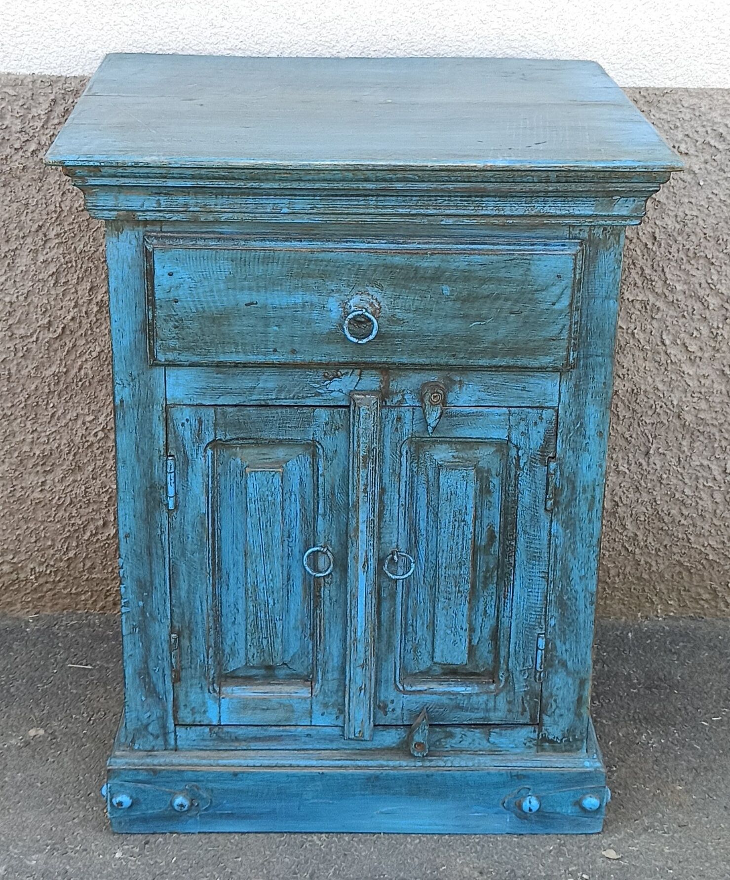 Meuble d'appoint en bois ancien bleu