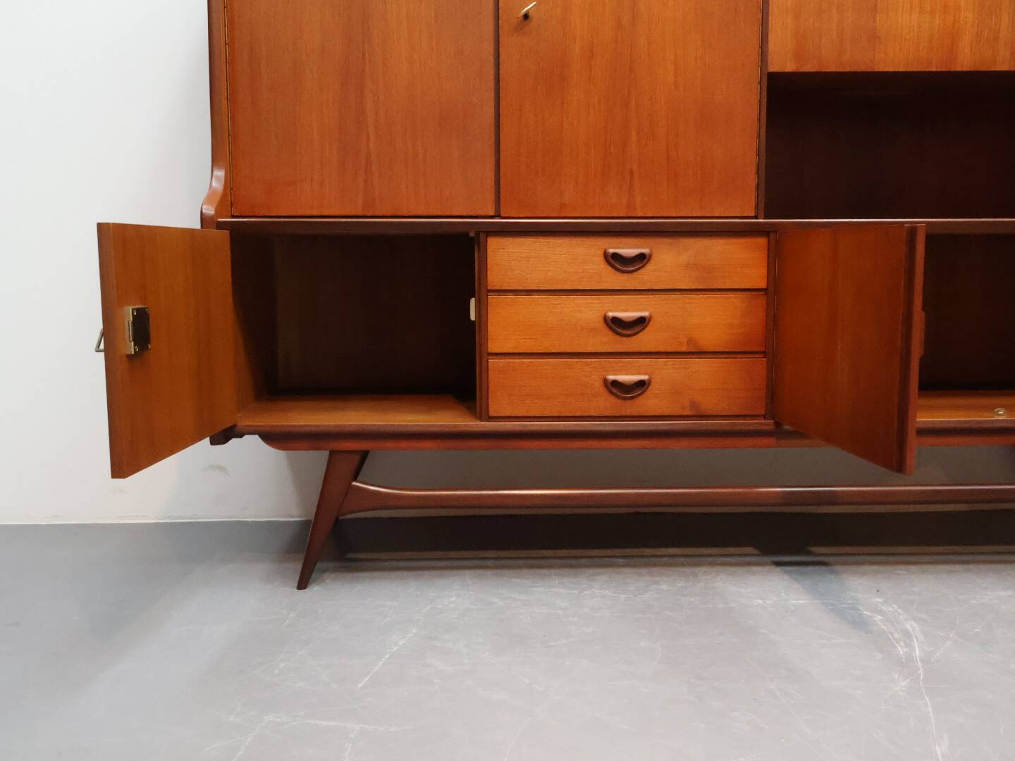 Vintage wandmeubel Louis van teeffelen nr 11