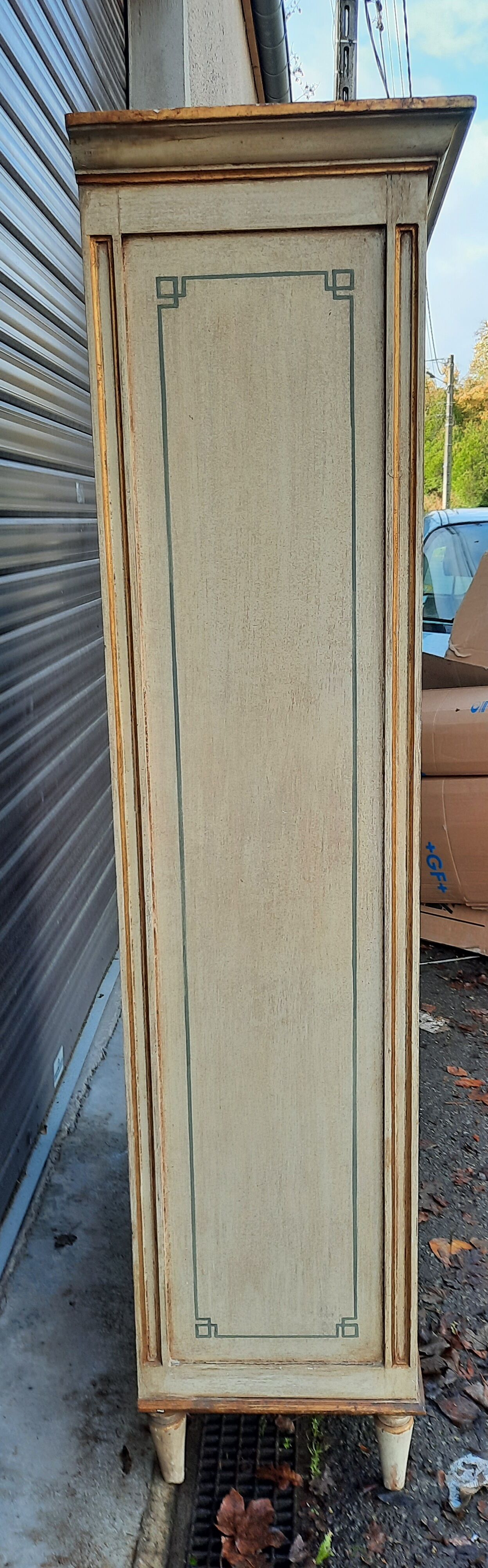 Armoire peinte à 2 portes