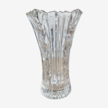 Vase en verre moulé