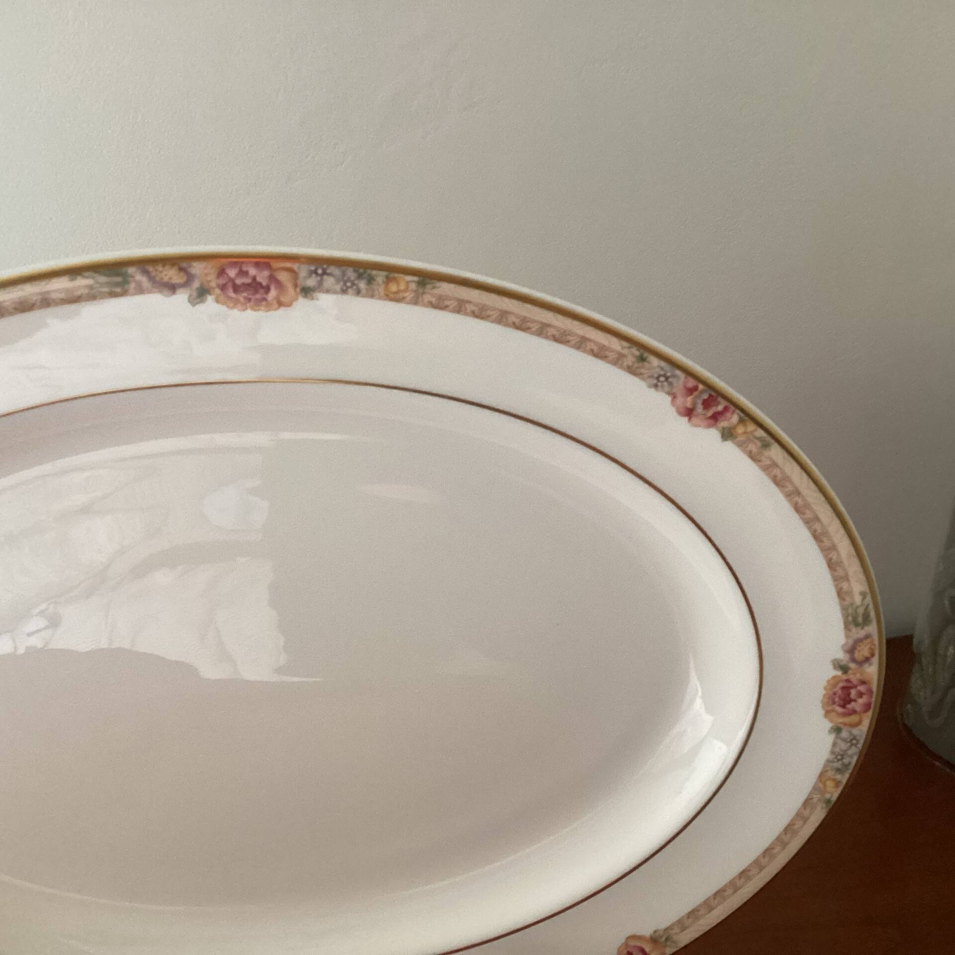 Oval plate Royal Doulton - vintage