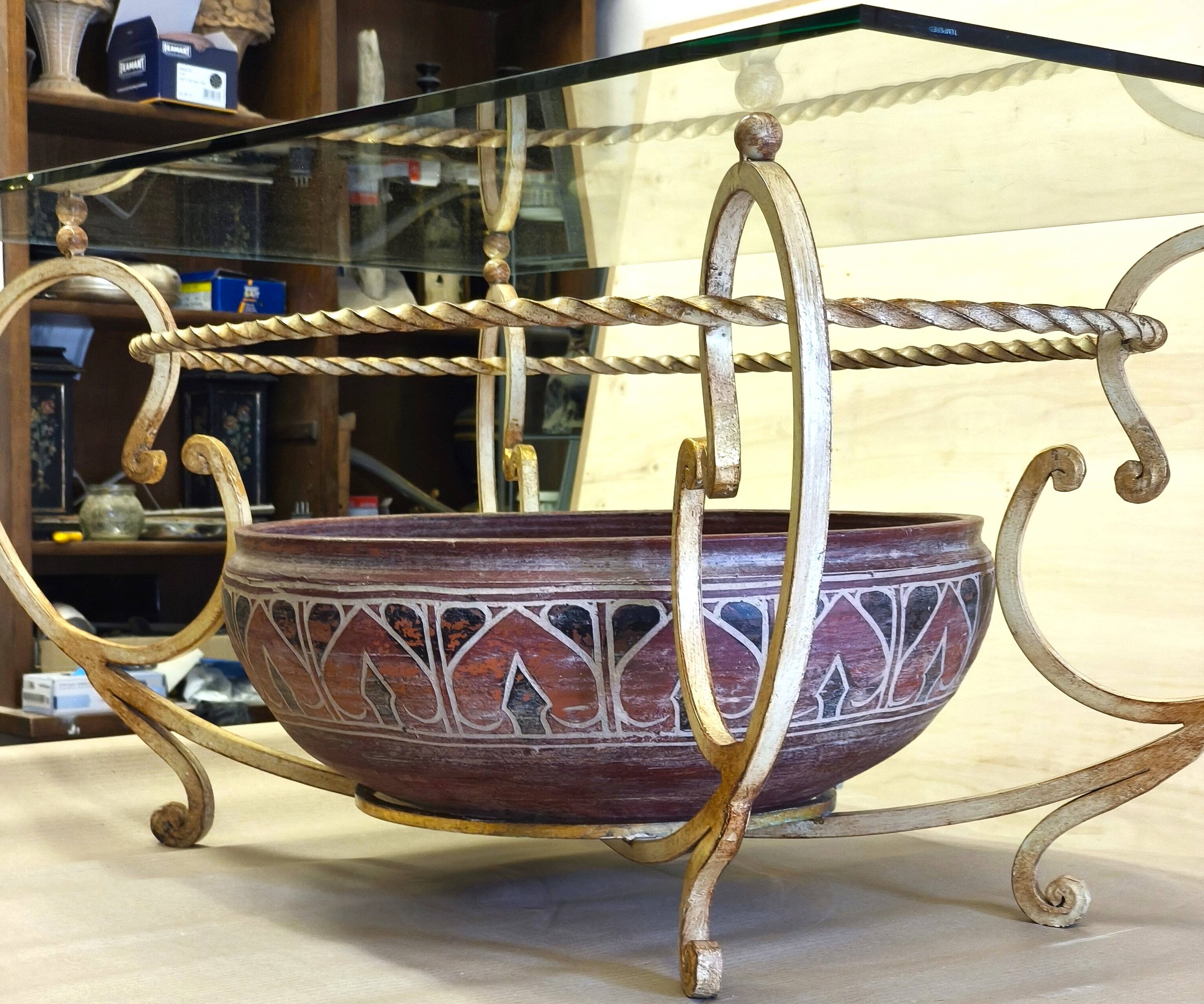 Large sculptural Liberty coffee table in gilded wrought iron and ceramic, JR P