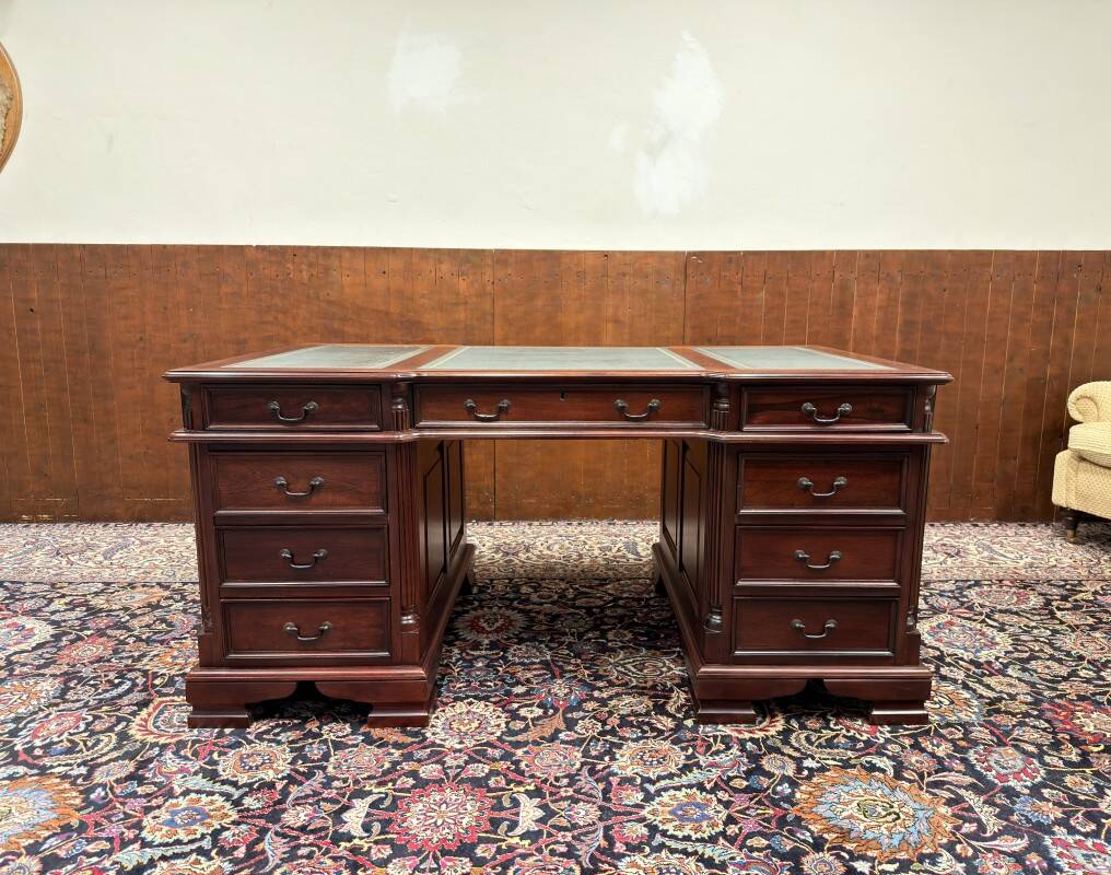 Bureau Chesterfield classique anglais
