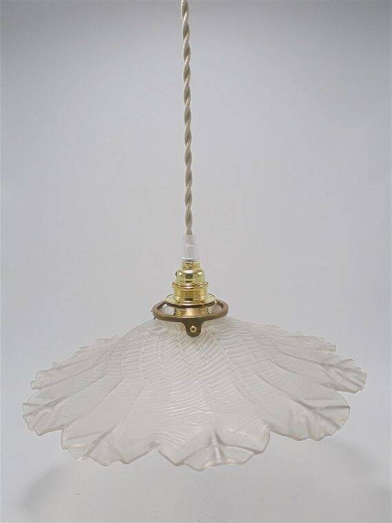 Suspension (spider web decor)