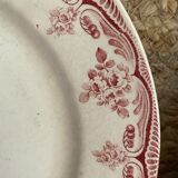 Old flat plates in red, green and blue gray.