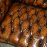 Victorian Chesterfield canapé in hand-dyed serpentine leather.