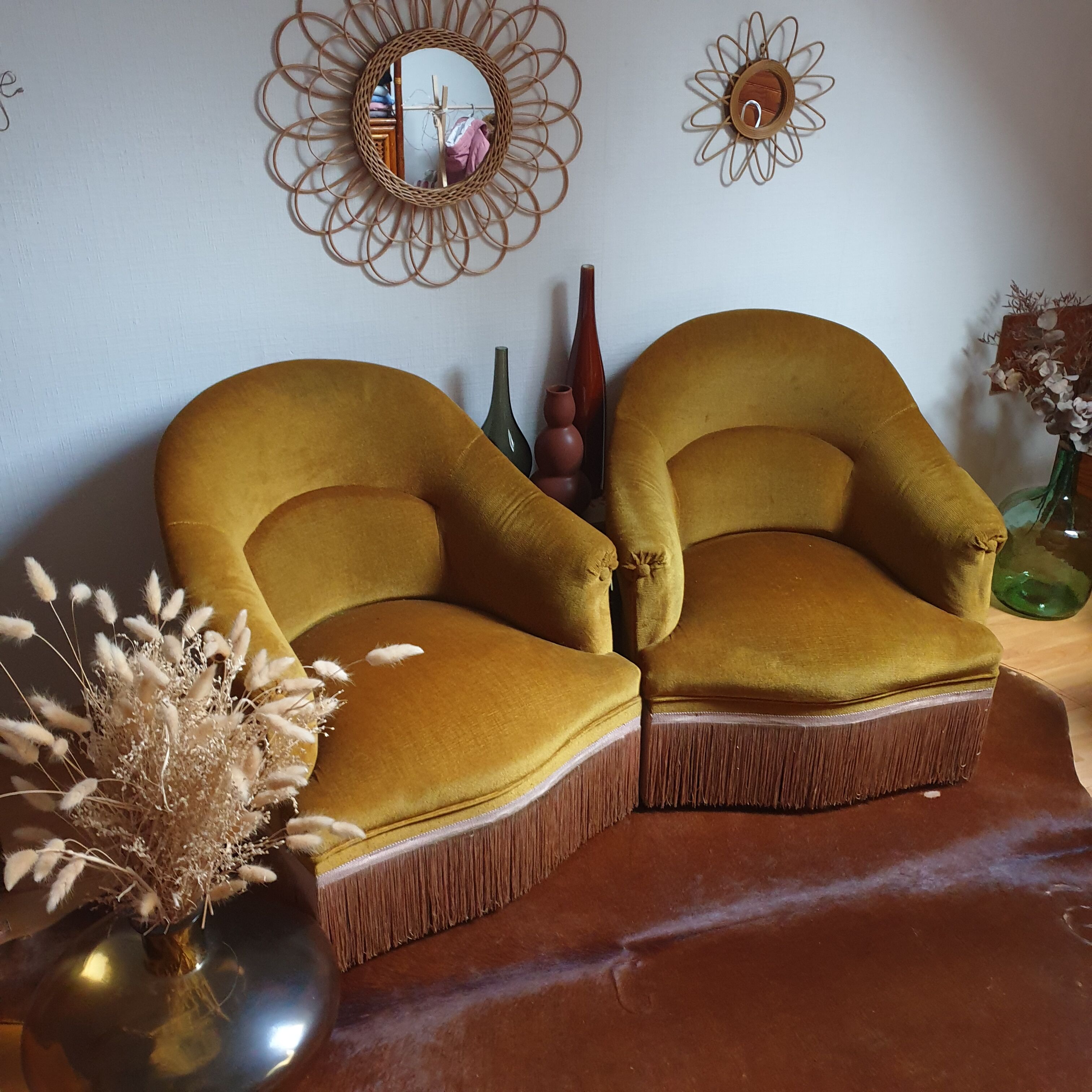 Pair of vintage gold toad armchairs