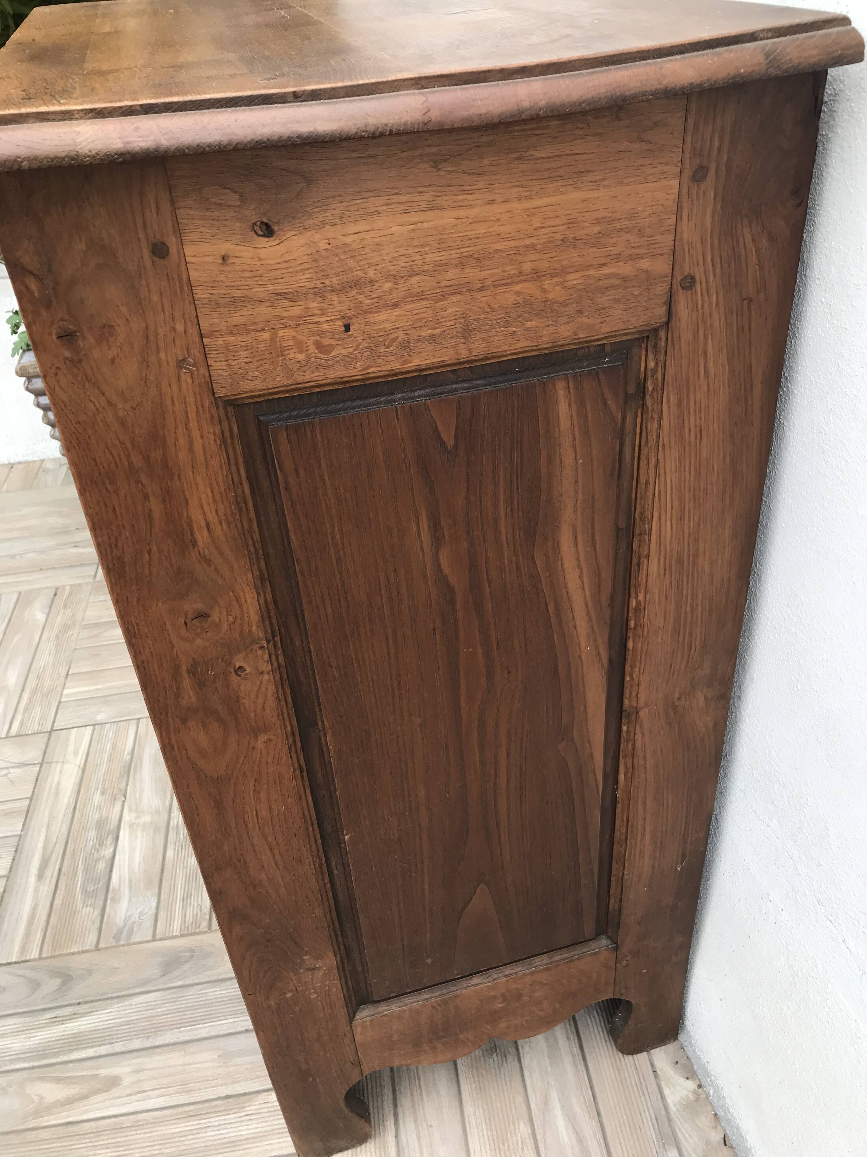 Accessory furniture in solid oak