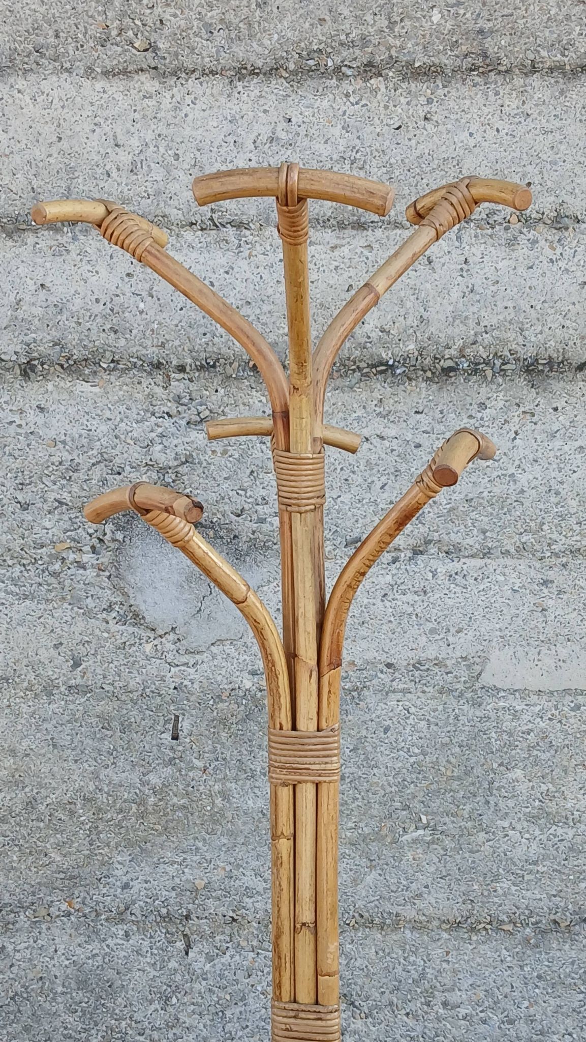 Coat rack parrot in rattan and bamboo