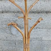 Coat rack parrot in rattan and bamboo