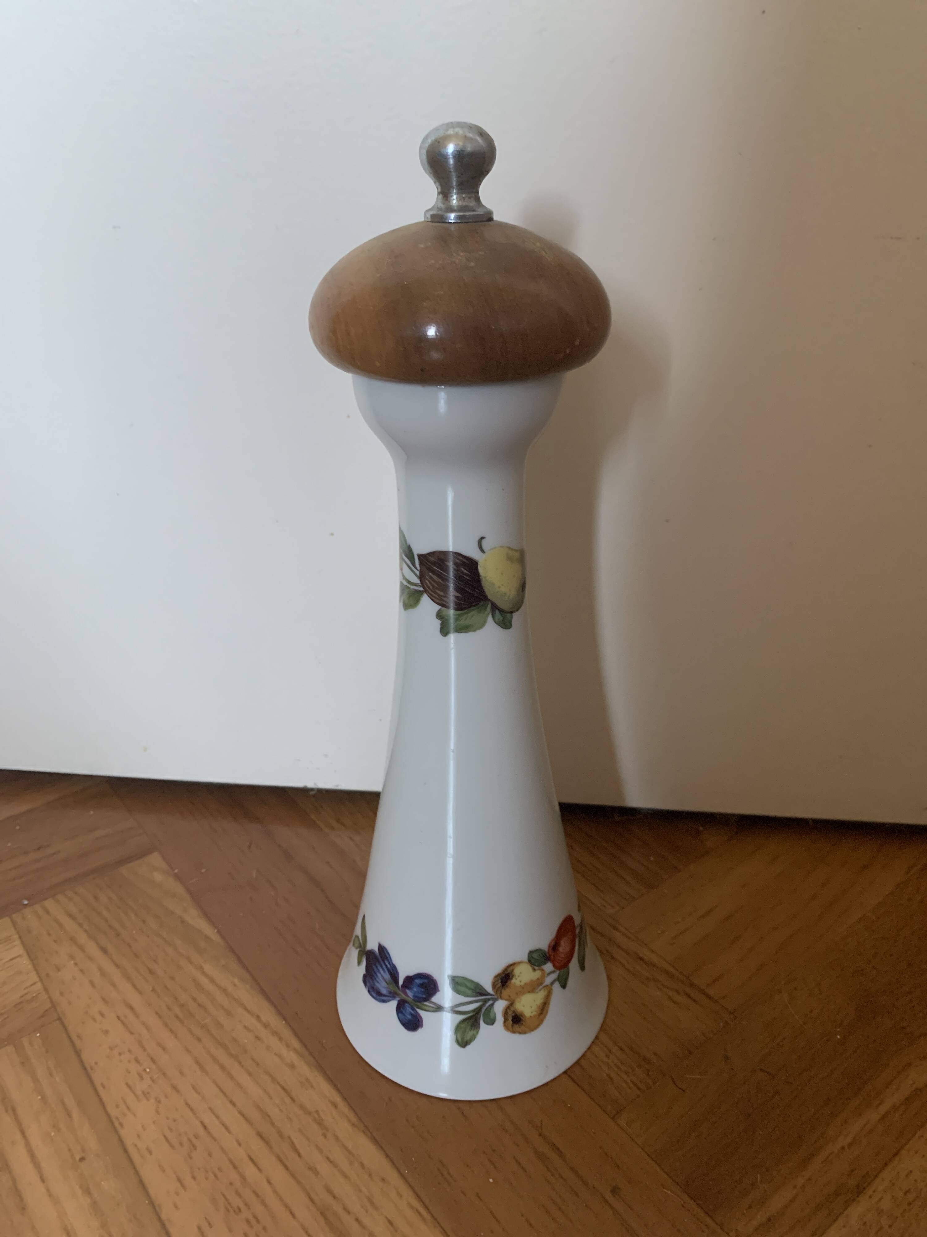 Paris porcelain pepper pot
